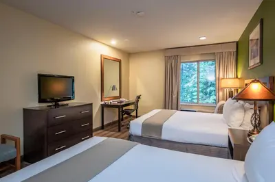 a hotel room with two beds and a television at Truckee Donner Lodge in Truckee