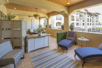 an outdoor patio with chairs and a bar with a table at The Murieta Inn and Spa in Rancho Murieta