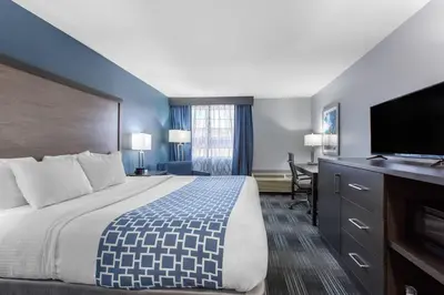 a hotel room with a bed and a flat screen tv at Cielo Hotel Bishop-Mammoth, an Ascend Collection Hotel in Bishop
