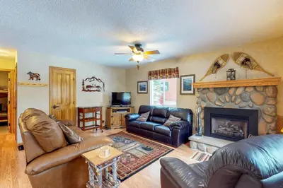 a living room with leather furniture and a fireplace at Saxon Creek in Mevers