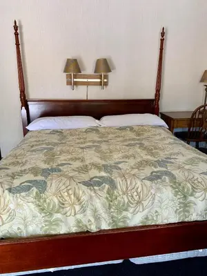 a bed with two lamps on top of it at Stevenson’s Inn in Kings Beach