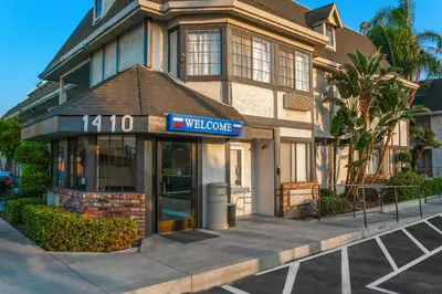 a building with a welcome sign in front of it at Motel 6-Merced, CA - North in Merced