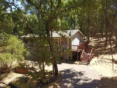 a small house in the middle of the woods at Yosemite is Calling in Groveland
