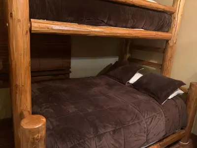 a bedroom with two bunk beds in a room at Mountainback 79 Loft Den in Mammoth Lakes