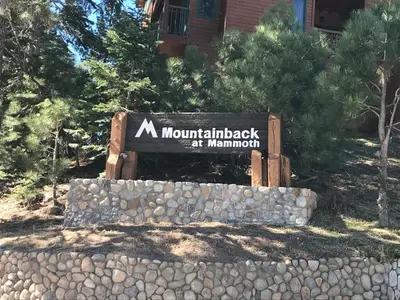 a sign for the mountainack at hammonoit at Mountainback #71 in Mammoth Lakes