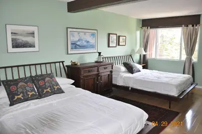 a bedroom with two beds and a window at Mammoth Ski Racquet Club 54 in Mammoth Lakes