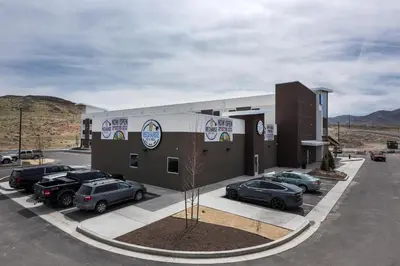 a building with cars parked in a parking lot at Studio 6-Mccarran, NV - Sparks - Tahoe - Reno Industrial Center in Clark