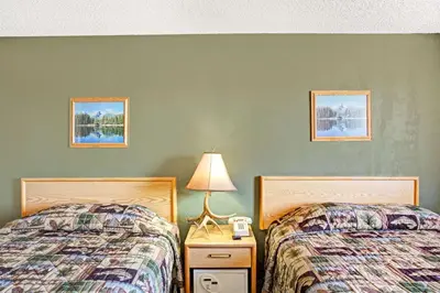 two beds sitting next to each other in a room at Topaz Lodge in Gardnerville