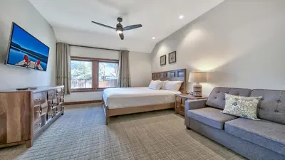 a bedroom with a bed and a couch at Zalanta 325 in South Lake Tahoe