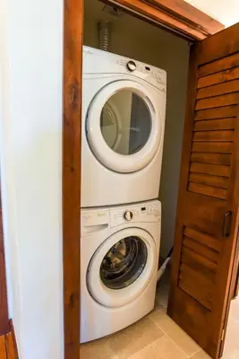 a washer and dryer in a small room at Zalanta 325 in South Lake Tahoe