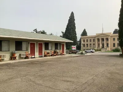 an empty parking lot in front of a building at Independence Courthouse Motel in Independence
