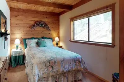 a bedroom with a bed and a window at The Davis Classic in Arnold