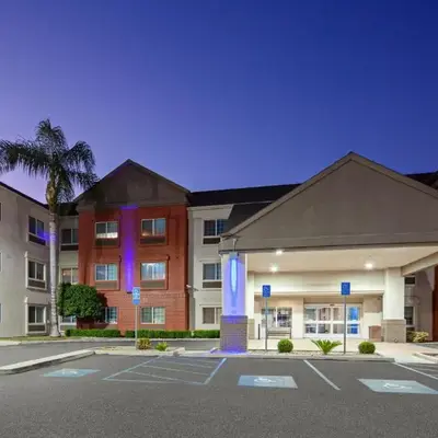 Holiday Inn Express & Suites - Tulare by IHG