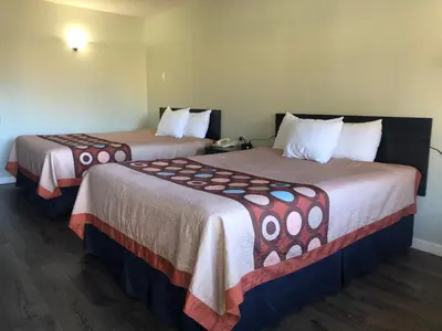 two beds in a hotel room withacers at Hotel Elevation in South Lake Tahoe
