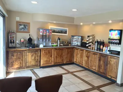 a restaurant with a bar with wooden cabinets at Oakhurst Lodge in Oakhurst