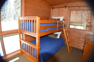 a bedroom with two bunk beds in a cabin at Montecito Sequoia Lodge in Sequoia National Park