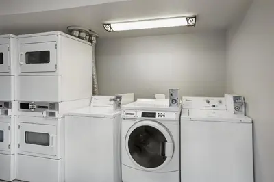 a laundry room with a washer and dryer at Best Western Plus Yosemite Gateway Inn in Oakhurst