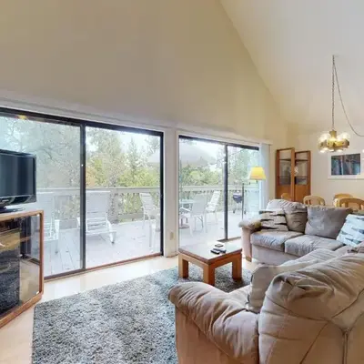 Cozy Chalet (15-013)
