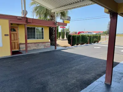an empty parking lot in front of a gas station at Kings Rest Motel in Lemoore