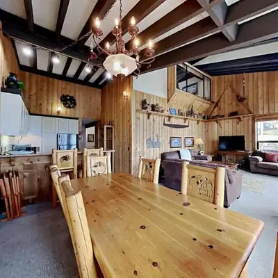 Warm and Cozy 4 Bedroom Condo in Mammoth!