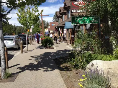a street with people walking down a sidewalk at Pepper Tree Inn Tahoe City in Tahoe City