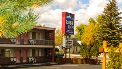 a hotel with a sign for a music inn at Ruby Inn Bridgeport in Bridgeport