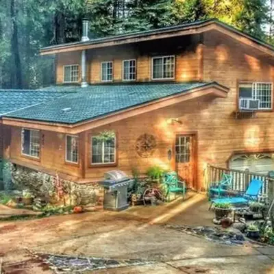 A Lovely Cabin House at Way Woods Retreat with Outdoor Hot Tub! - By Sacred Hub MGMT