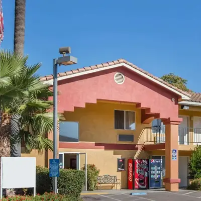 Econo Lodge Inn & Suites Lodi - Wine Country Area
