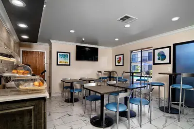 a restaurant with tables and chairs in a room at Quality Inn & Suites South San Jose - Morgan Hill in Morgan Hill