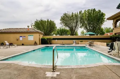 a swimming pool at a hotel at Quality Inn & Suites Lathrop in Lathrop