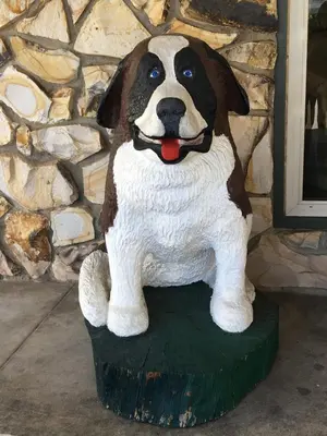 a statue of a brown and white dog statue at Arnold Meadowmont Lodge in Arnold