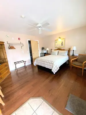 a bedroom with a bed and a ceiling fan at Arnold Meadowmont Lodge in Arnold