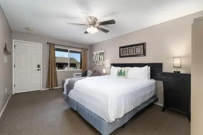 a bedroom with a bed and a ceiling fan at The Alder Inn in South Lake Tahoe