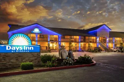 a hotel with a sign that reads days inn at Days Inn by Wyndham Galt - Elk Grove South in Galt