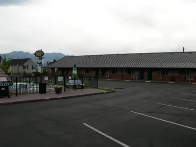 an empty parking lot in front of a building at Walker River Lodge in Bridgeport