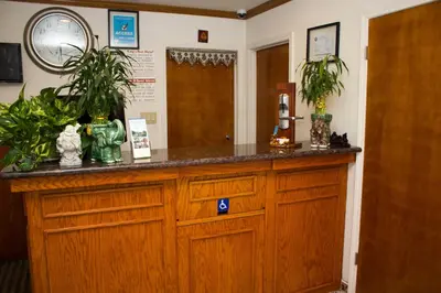 a wooden counter with plants on top of it at King's Rest Motel in Gilroy