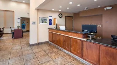 a lobby of a waiting room at a hospital at Best Western I-5 Inn & Suites in Lodi
