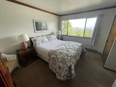 a bedroom with a bed and a window at Mammoth Point by 101 Great Escapes in Mammoth Lakes
