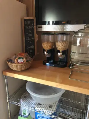 a kitchen counter with a coffee maker andacistacistacistacist at The Mammoth Inn in Mammoth Lakes