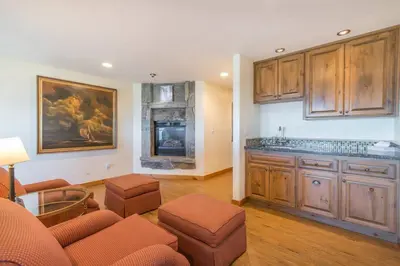 a living room with a couch and a kitchen at Skislope-Tahoe Villa in Truckee
