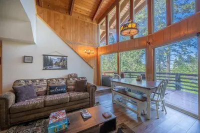 a living room with a couch and a table at Yosemite Cub's Cabin in Yosemite West