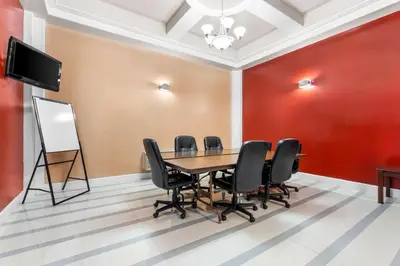 a conference room with a table and chairs at Best Western Plus Yosemite Way Station in Mariposa
