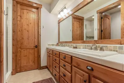 a bathroom with two sinks and a large mirror at Lodges 1132 - 3 bedroom Townhome on Golf Course in Mammoth Lakes