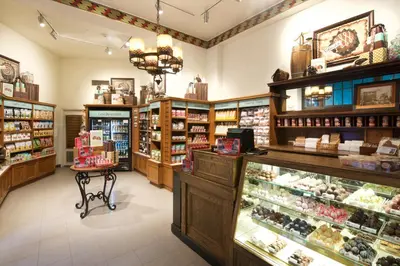 a store with a display case in a store at The Ahwahnee in Yosemite Village