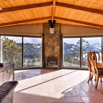 Cozy Lake-View Hideaway! Pet-Friendly Truckee Home