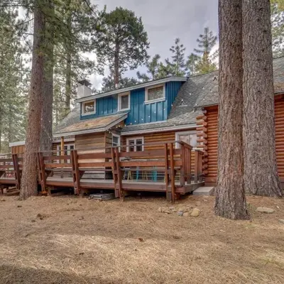 Boutique and Artsy Log Cabin in North Lake Tahoe!