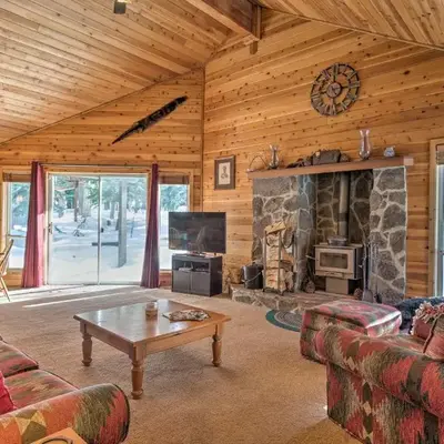 Cabin Less Than 2 Mi to Tahoe Donner Downhill Ski Resort