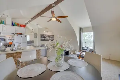 a kitchen and dining room with a table and chairs at Mariposa Home Furnished Patio and Sierra Mtn Views in Mariposa