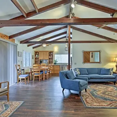 Cozy Home with Patio Near Yosemite National Park!