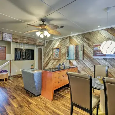 Luxurious Downtown Lodi Apartment in Wine Country!